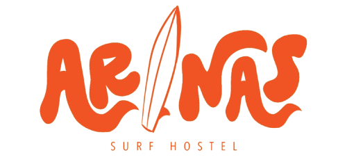 arinassurfhostel.com